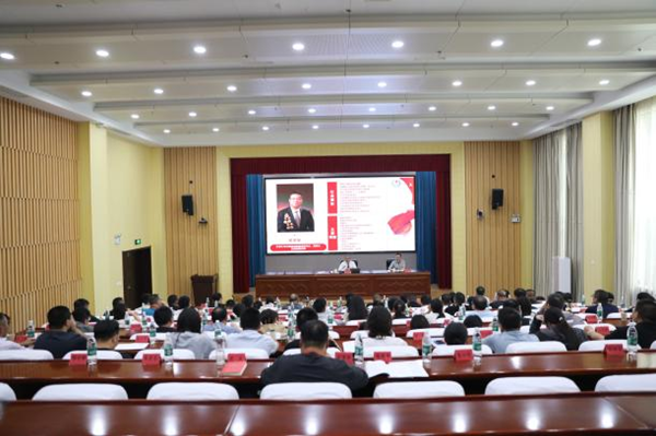 梁澤泉同志再次應(yīng)邀為全市新興領(lǐng)域基層黨組織書記示范培訓(xùn)班作專題授課